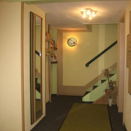 Konukevi Schusters Lindenhof 4*