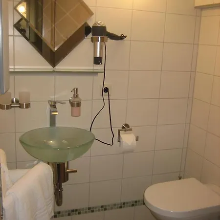 Konukevi Schusters Lindenhof 4*